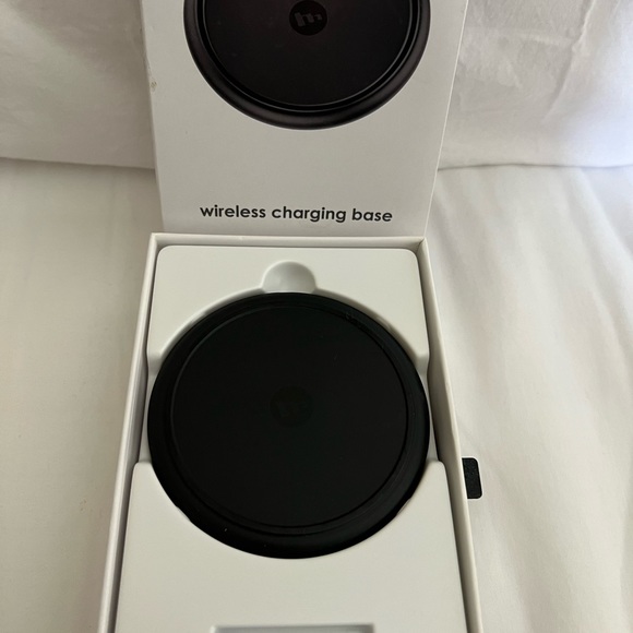 Mophie Wireless Charging Base - Picture 2 of 9